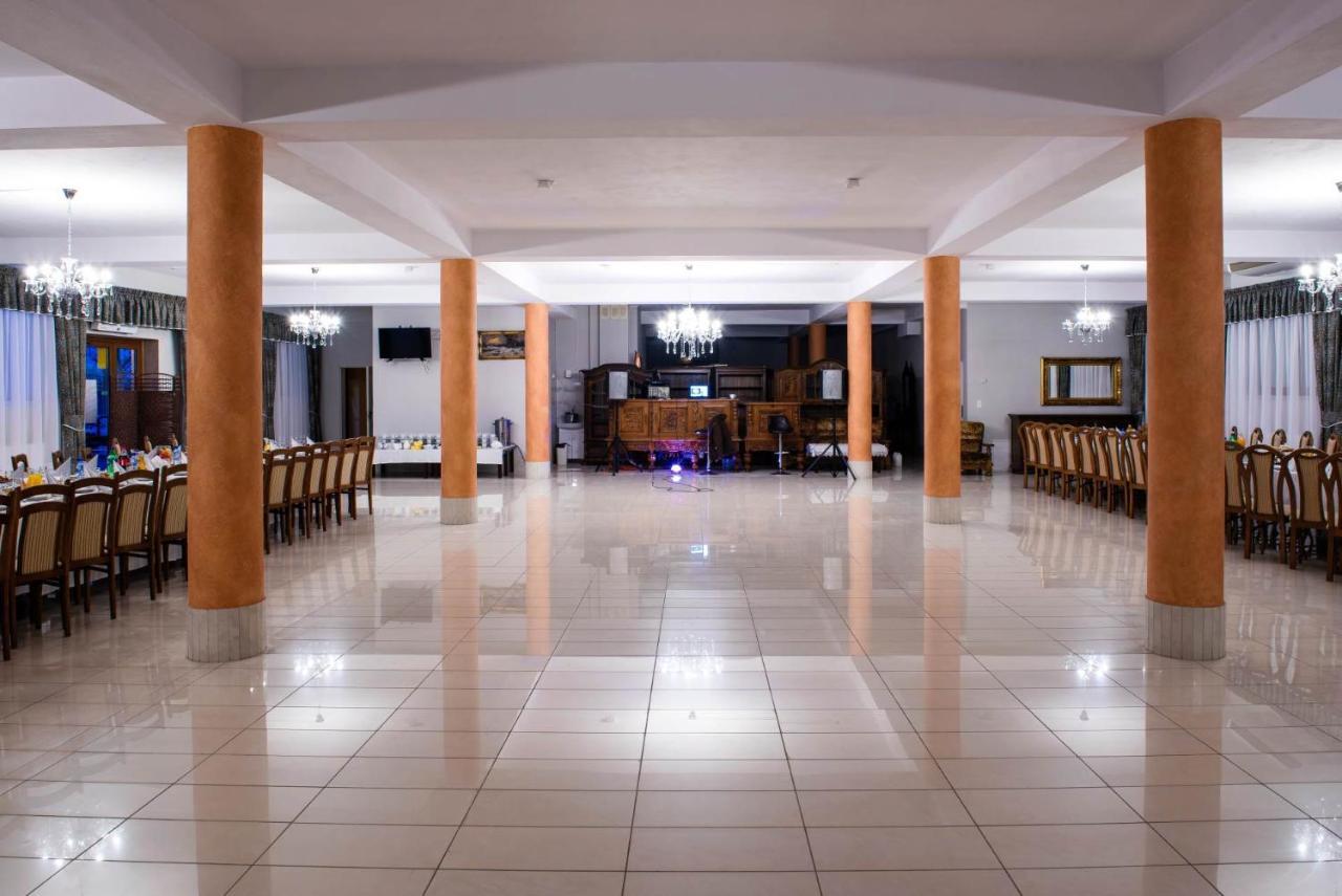 Zlota Roza Hotel Sedziszow Bagian luar foto