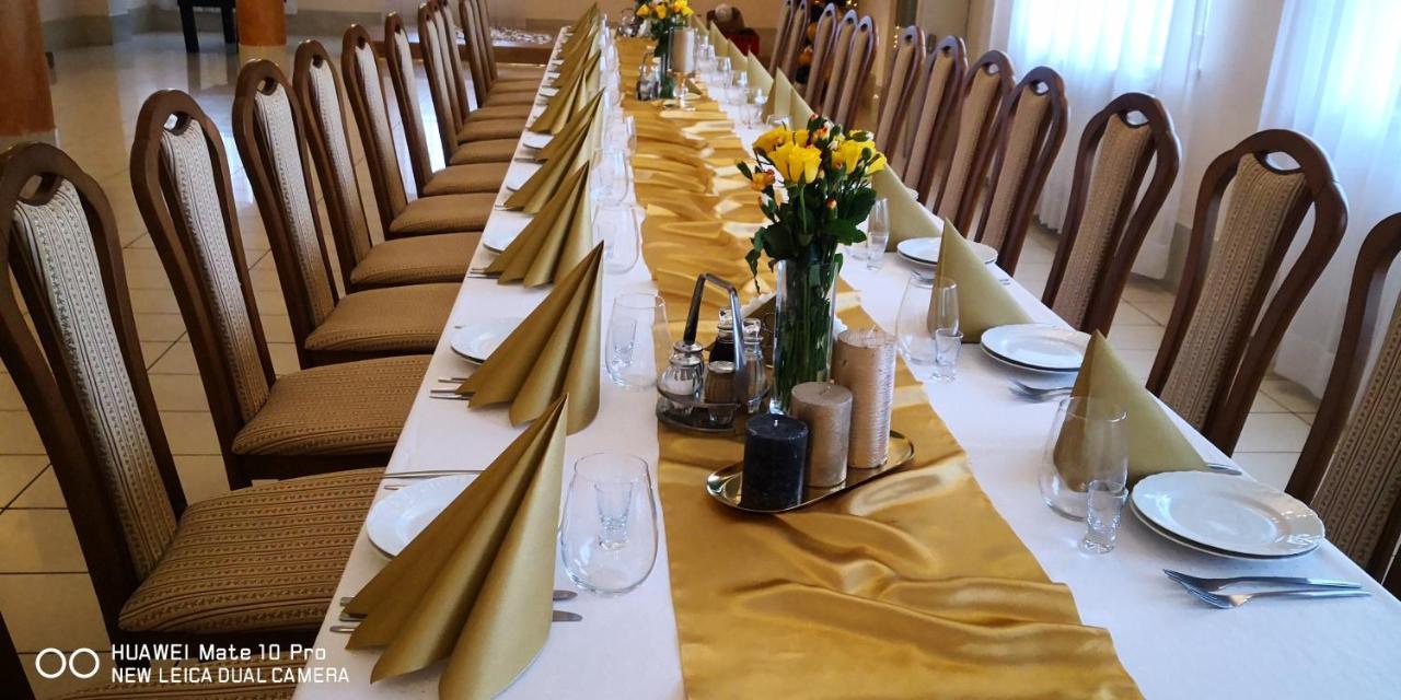 Zlota Roza Hotel Sedziszow Bagian luar foto