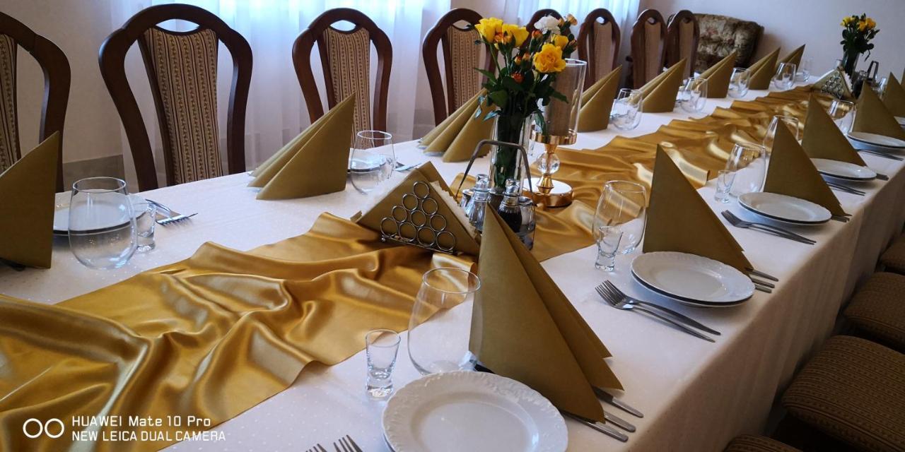 Zlota Roza Hotel Sedziszow Bagian luar foto